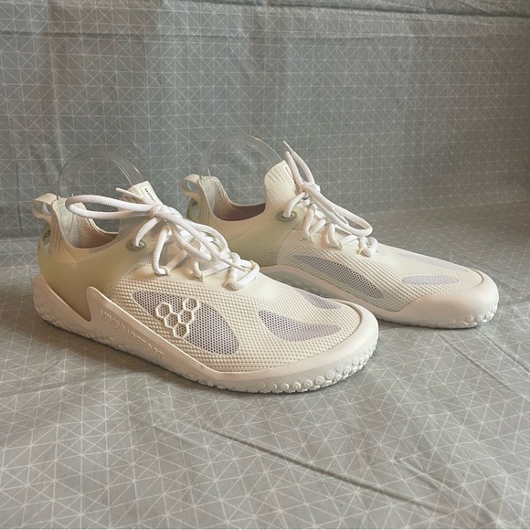 Vivo Barefoot Motus Strength Training Sneakers in White 41 - Picture 1 of 8